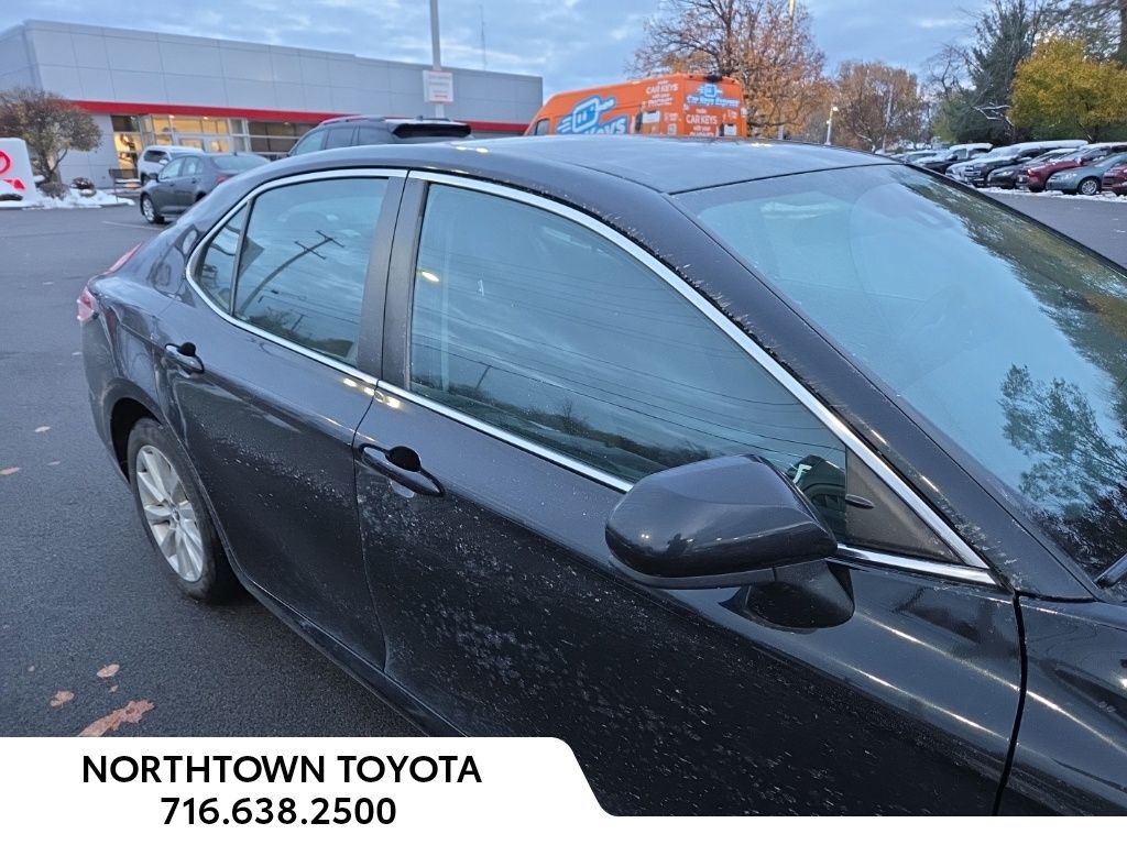 2019 Toyota Camry LE photo 3
