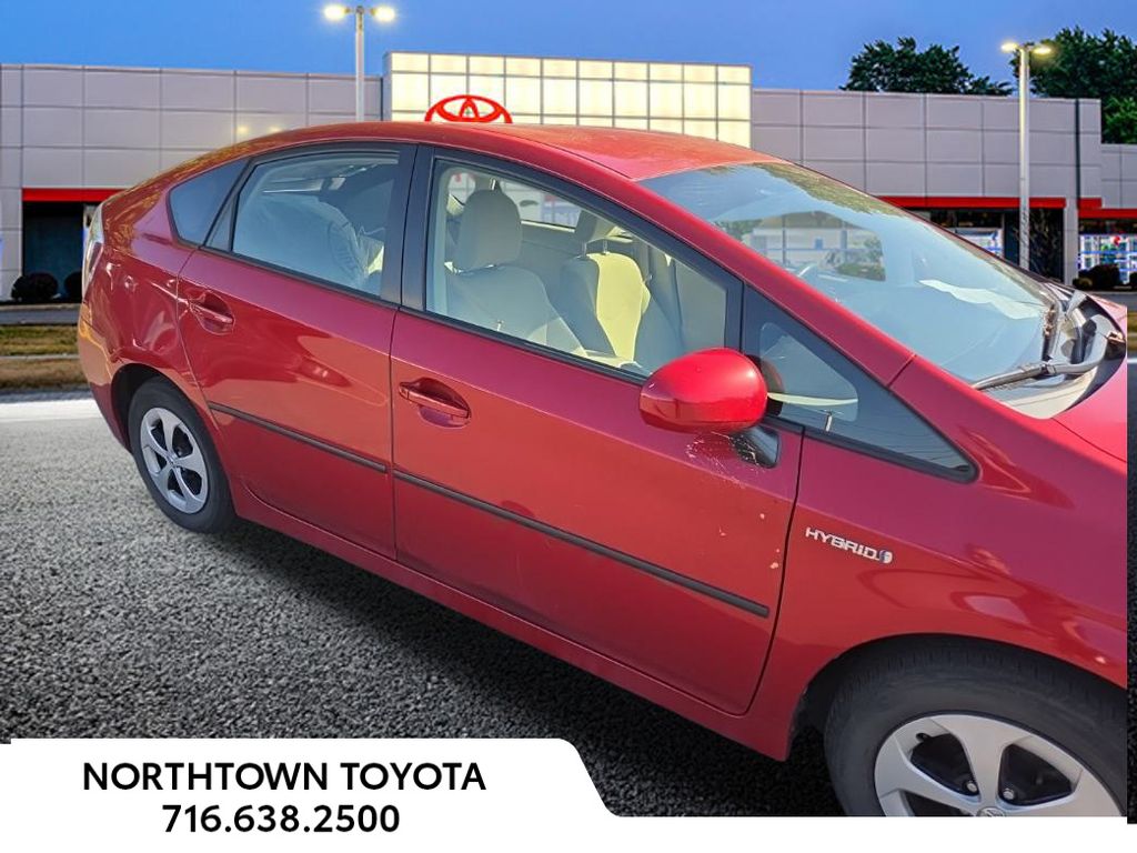 2014 Toyota Prius Four photo 2
