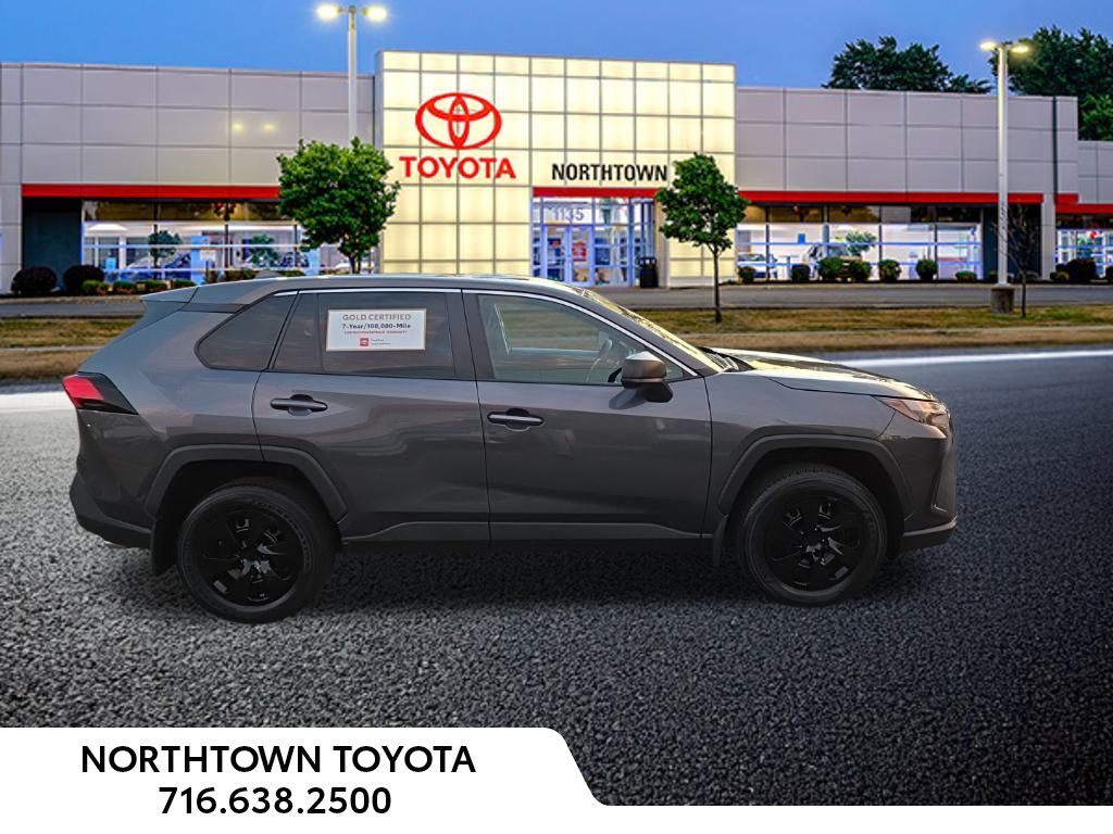 2023 Toyota RAV4 LE photo 3