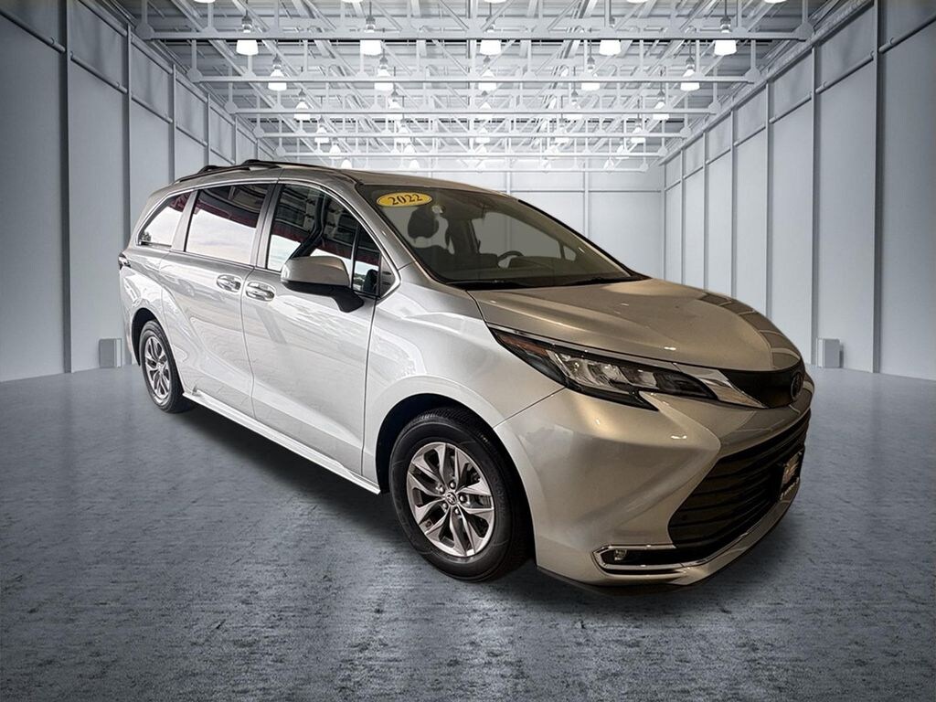 Used 2022 Toyota Sienna XLE 8 Passenger Minivan/Van