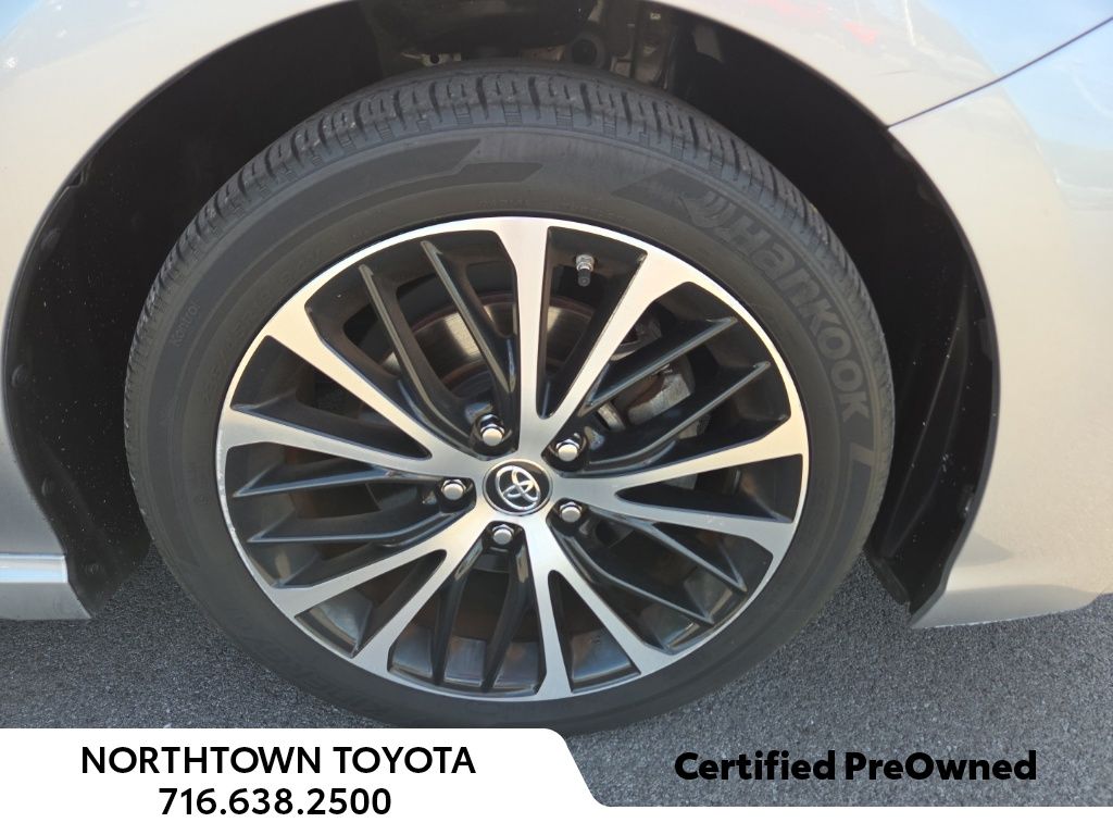 2019 Toyota Camry SE photo 2