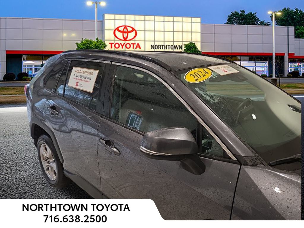 2024 Toyota RAV4 XLE photo 3