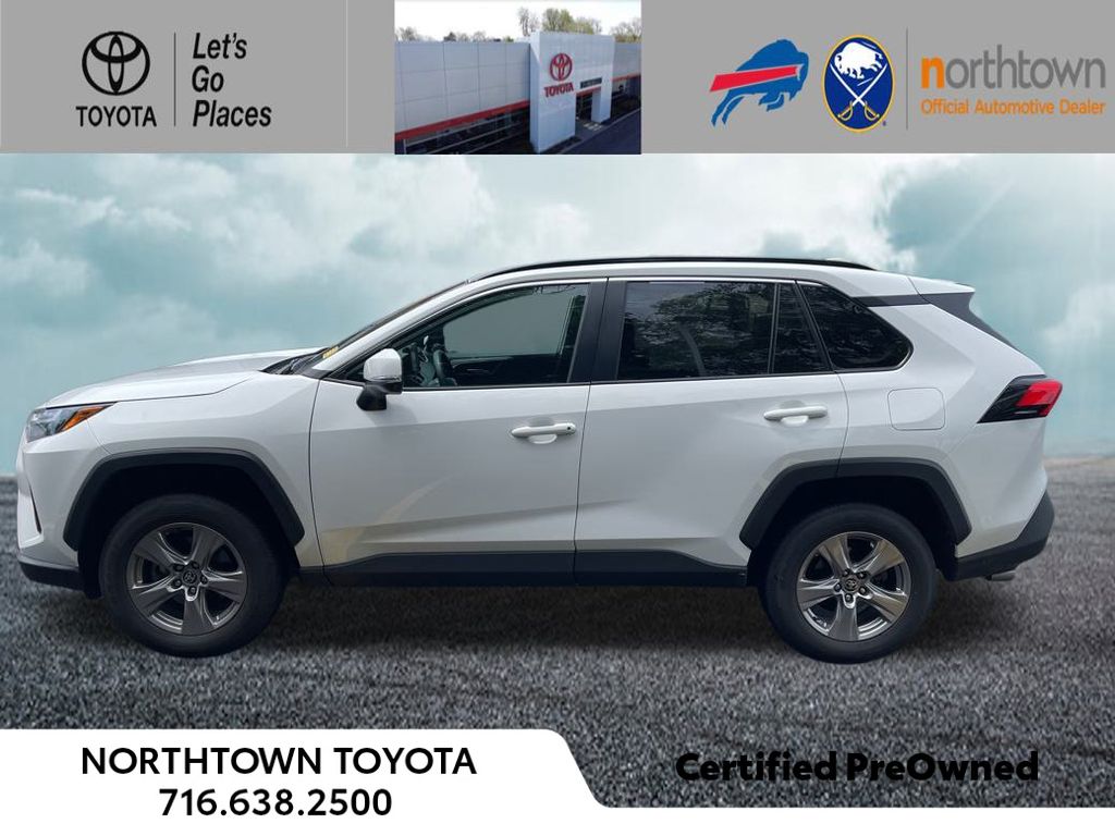 Used 2022 Toyota RAV4 XLE with VIN 2T3P1RFVXNC304427 for sale in Northfield, Minnesota
