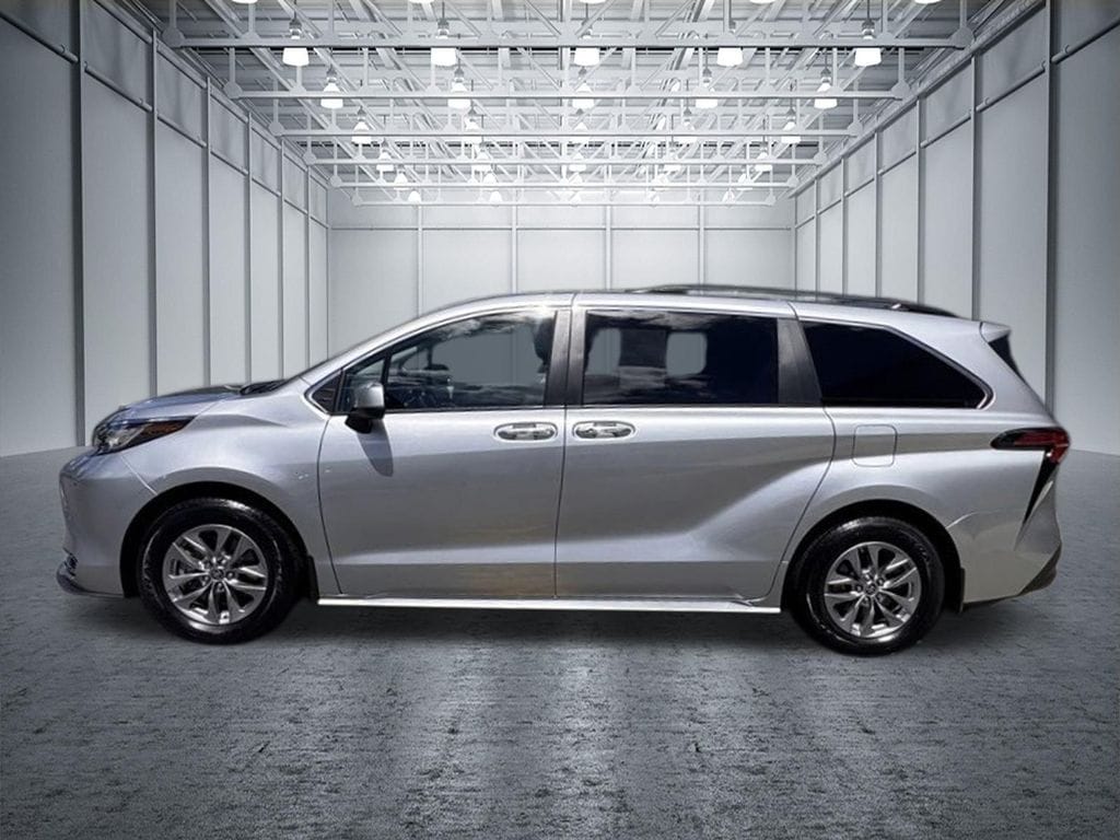 Used 2022 Toyota Sienna XLE 8 Passenger Minivan/Van