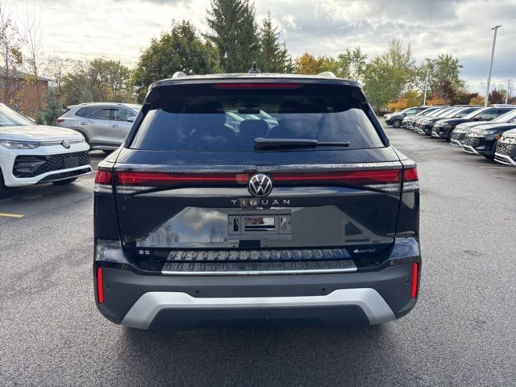 New 2025 Volkswagen Tiguan 2.0T SE SUV