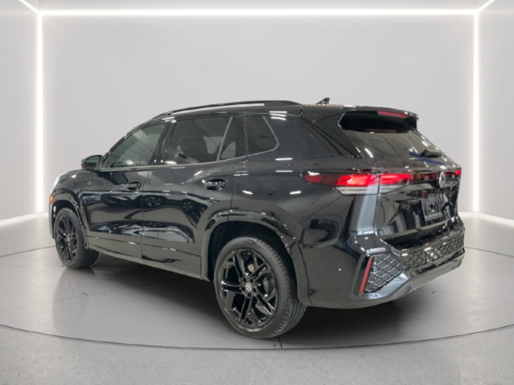 New 2026 Volkswagen Tiguan SE R-Line Black SUV