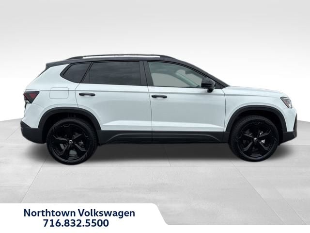 Used 2025 Volkswagen Taos SE Black with VIN 3VV2C7B26SM010329 for sale in Amherst, NY