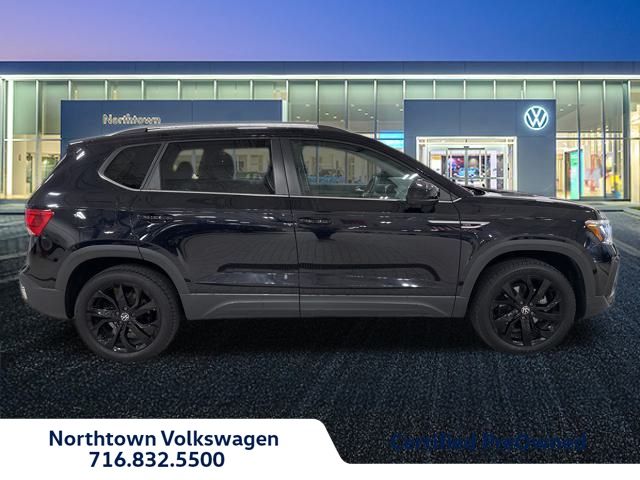 2024 Volkswagen Taos SE photo 2