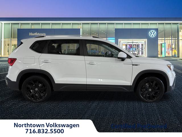 2023 Volkswagen Taos SE photo 2