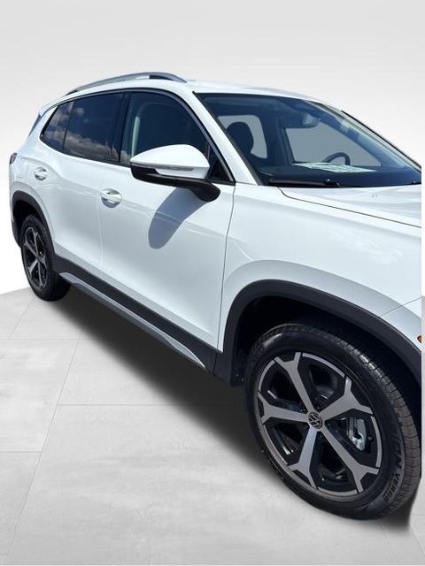 2025 Volkswagen Tiguan SE photo 3