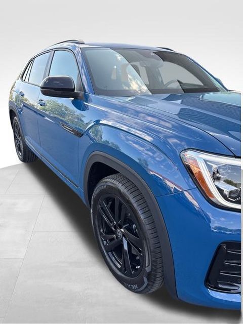 2026 Volkswagen Atlas Cross Sport SEL R-Line photo 3