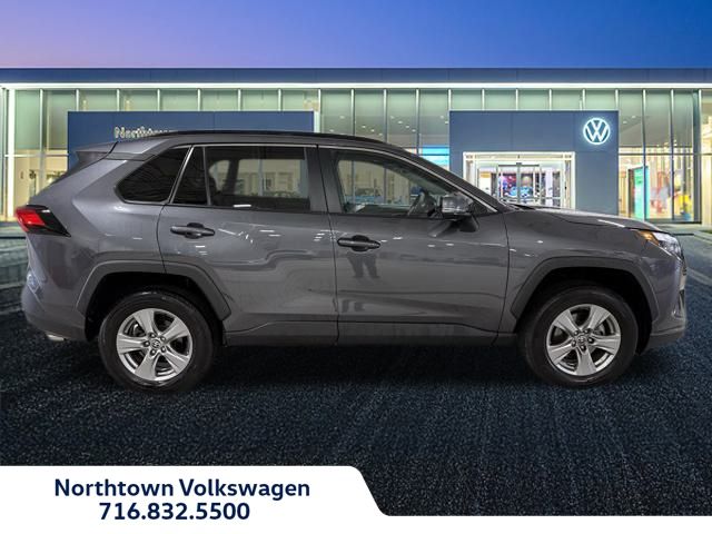 2023 Toyota RAV4 XLE photo 2