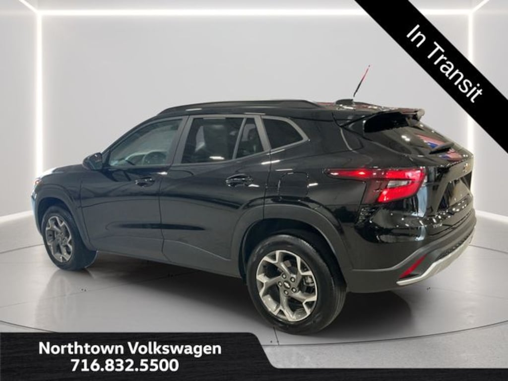Used 2025 Chevrolet Trax LT SUV