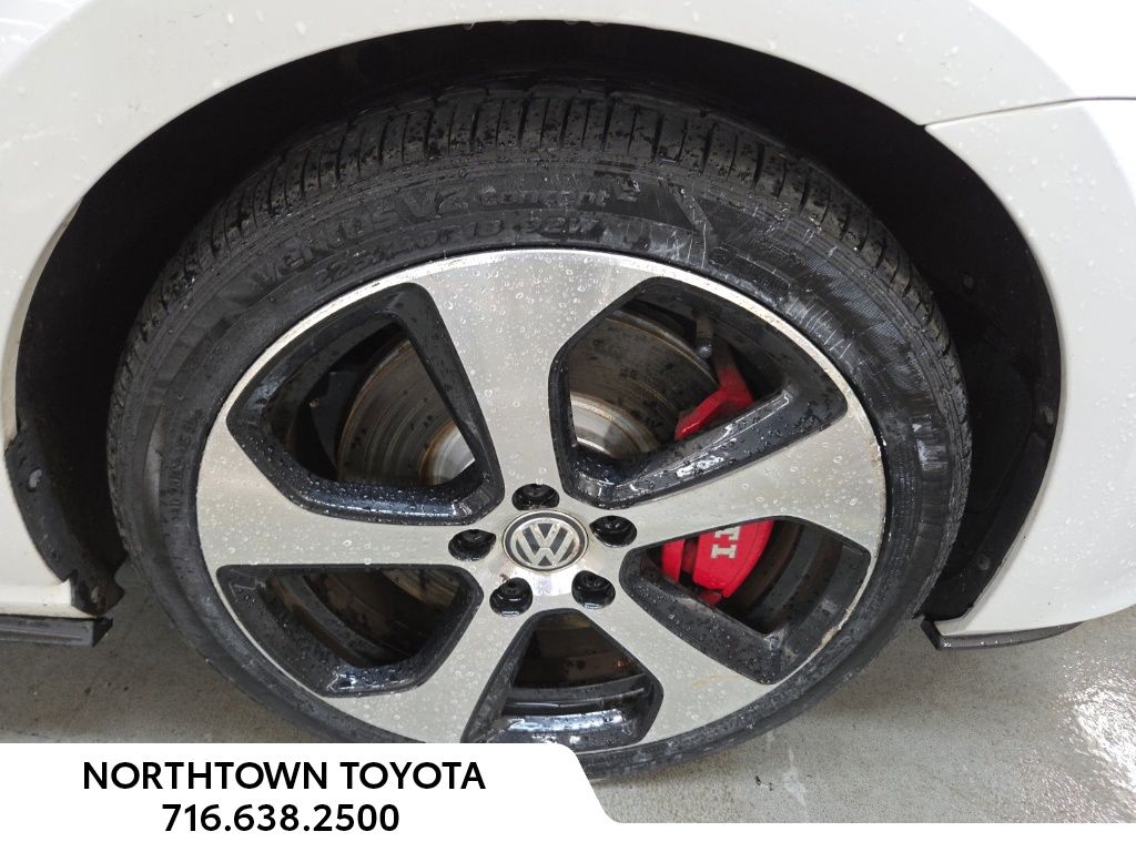 2017 Volkswagen Golf GTI SE photo 3