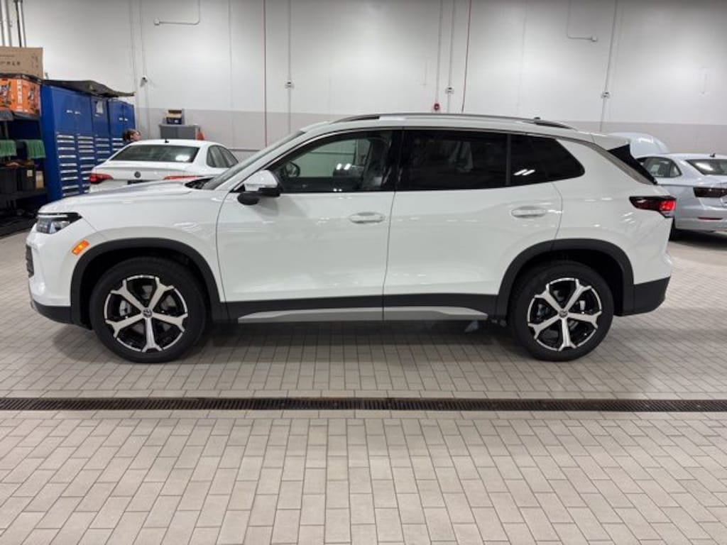 New 2026 Volkswagen Tiguan 2.0T SE SUV