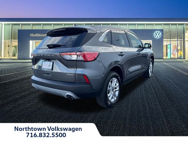 2022 Ford Escape SE photo 2