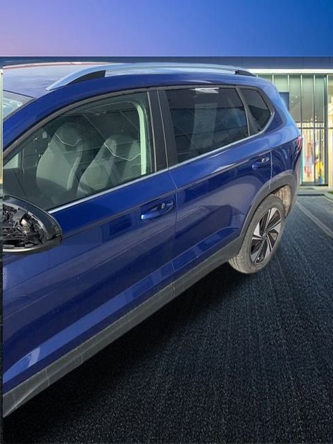 2024 Volkswagen Taos SE photo 2