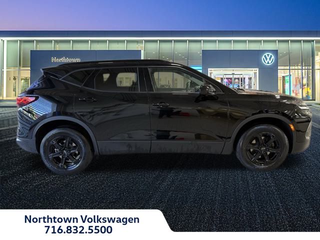 2023 Chevrolet Blazer 2LT photo 2