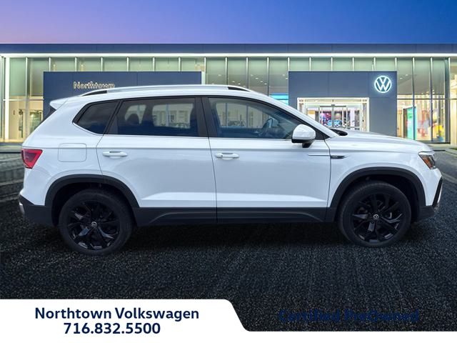 2023 Volkswagen Taos SE photo 2