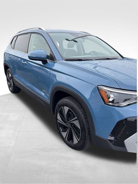 2025 Volkswagen Taos SE photo 2