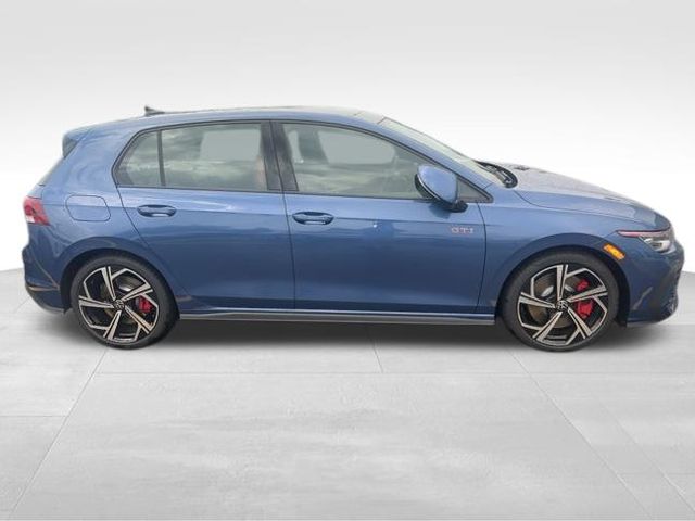 2025 Volkswagen Golf GTI SE photo 3