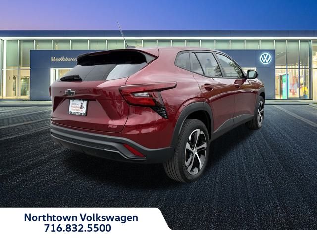 2024 Chevrolet Trax photo 2