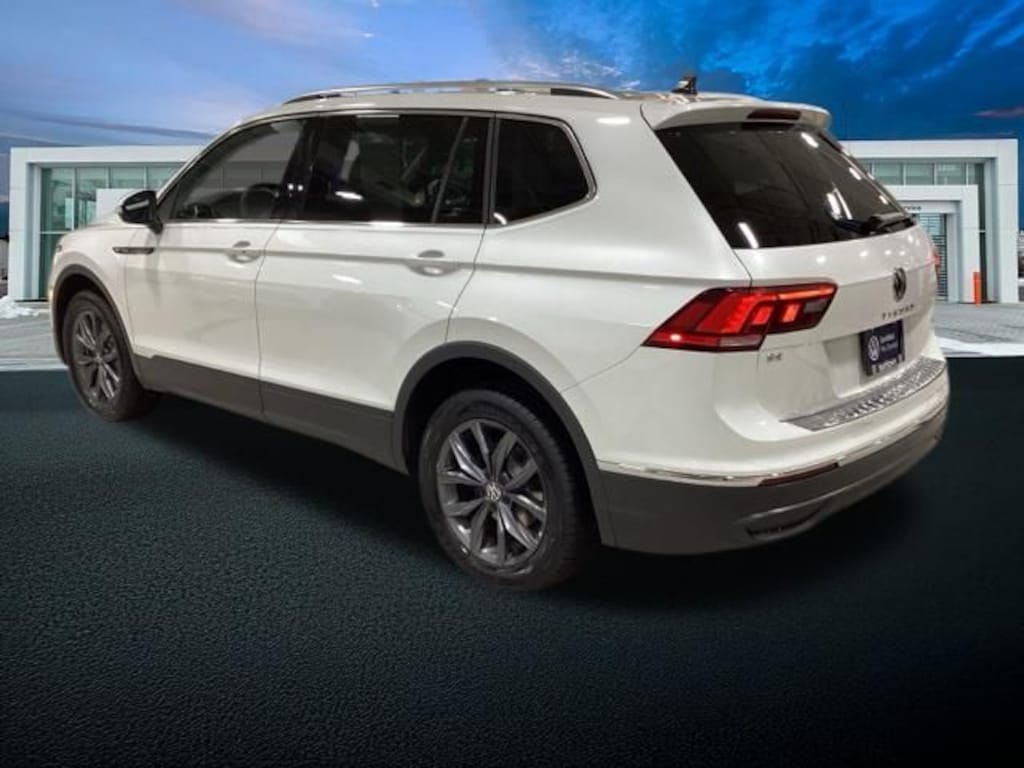 New 2023 Volkswagen Tiguan 2.0T SE SUV