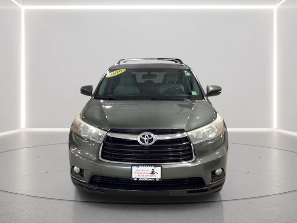 Used 2016 Toyota Highlander LE Plus V6 SUV
