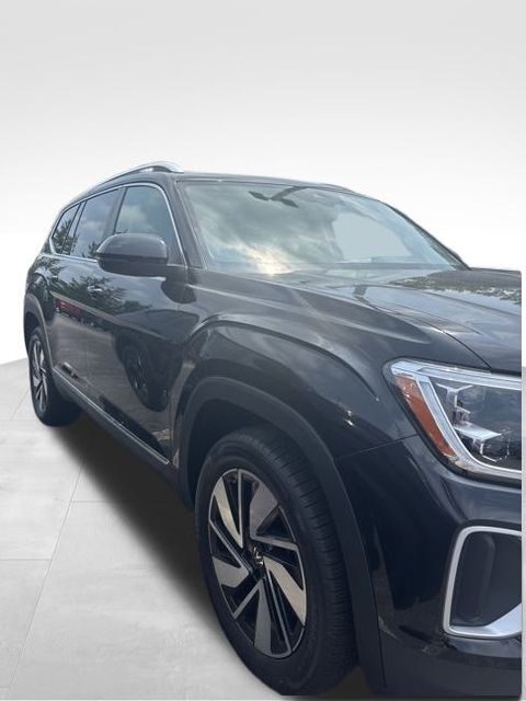 2025 Volkswagen Atlas SEL photo 2