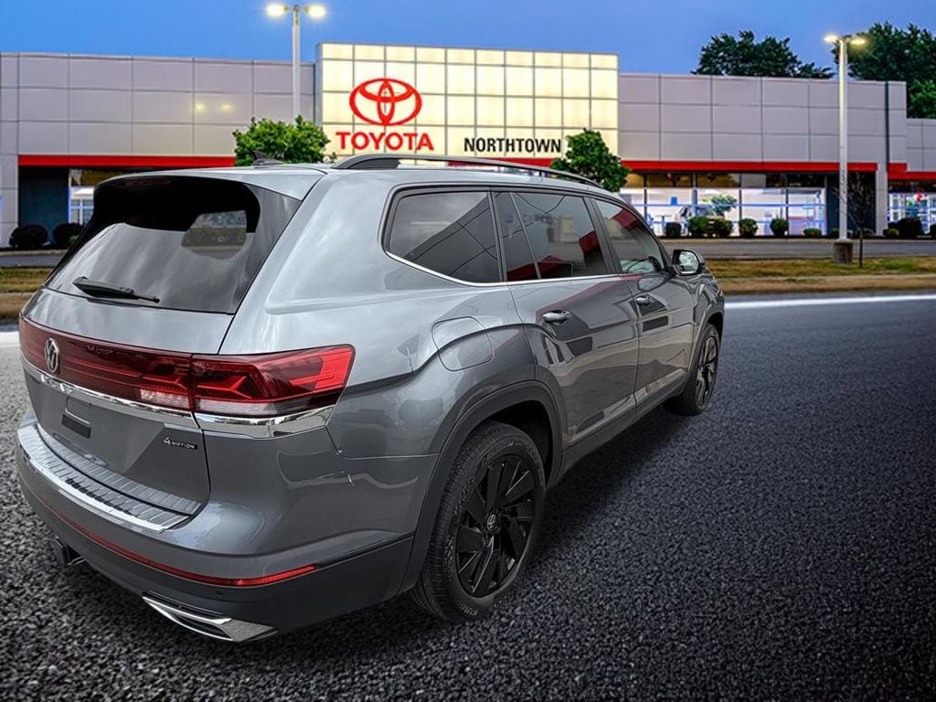 Used 2024 Volkswagen Atlas 2.0T SE w/Technology SUV