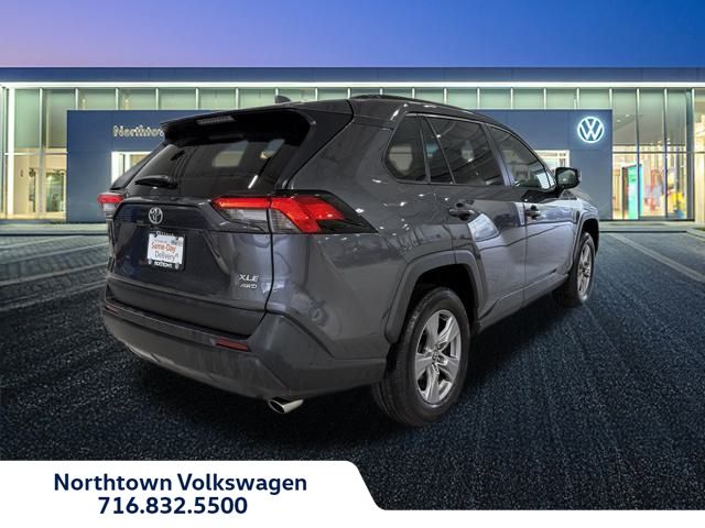 2023 Toyota RAV4 XLE photo 3