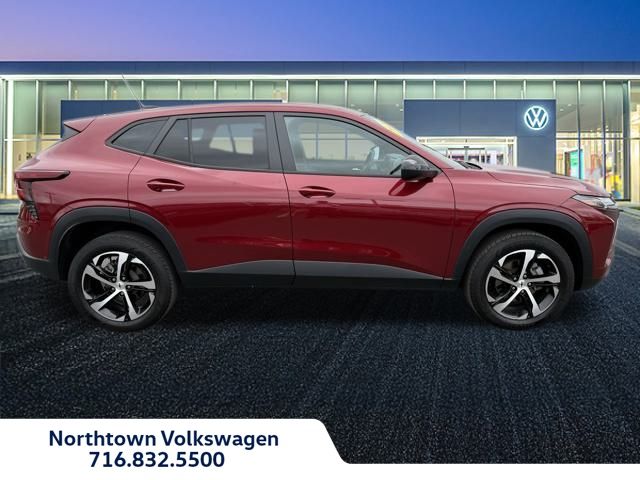 2024 Chevrolet Trax photo 2