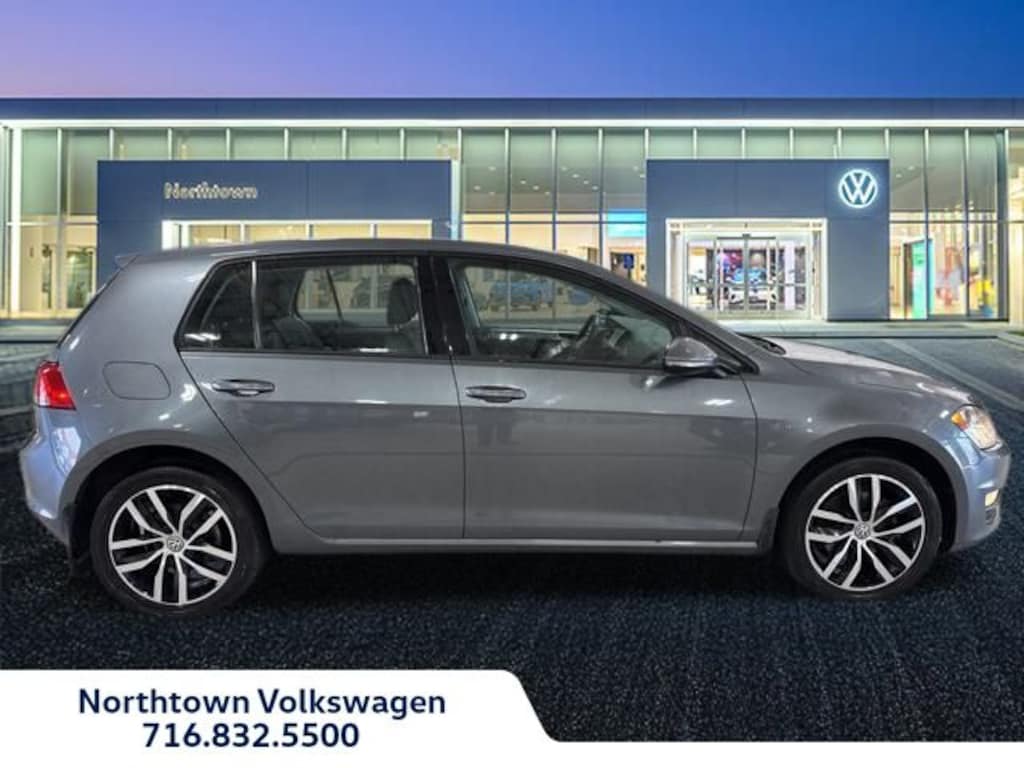 Used 2017 Volkswagen Golf TSI SE 4-Door Hatchback