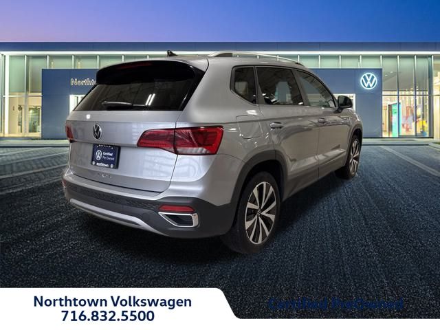 2024 Volkswagen Taos SE photo 2