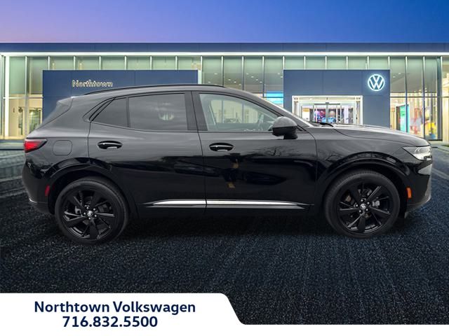 2022 Buick Envision Essence photo 2