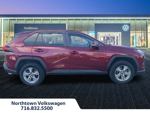 2023 Toyota RAV4 XLE photo 2