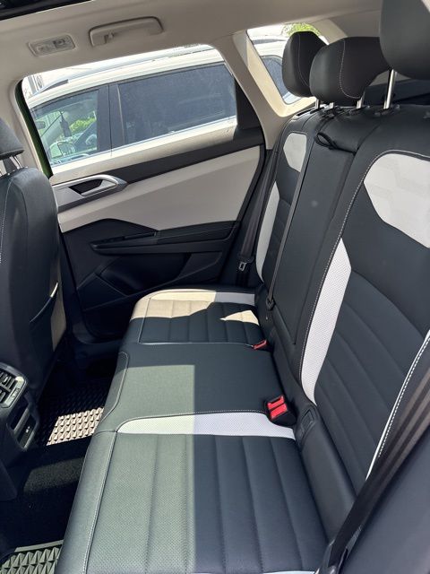 2025 Volkswagen Taos SEL photo 2