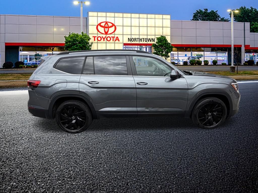 Used 2024 Volkswagen Atlas 2.0T SE w/Technology SUV