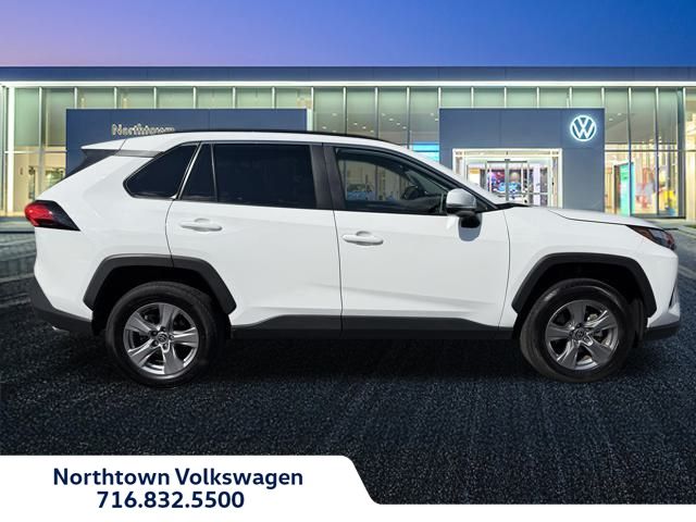 Used 2025 Toyota RAV4 XLE with VIN 2T3P1RFVXSW500569 for sale in Kansas City
