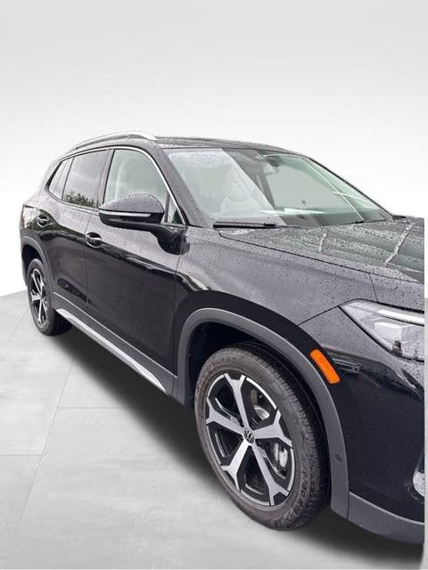 2025 Volkswagen Tiguan SE photo 2