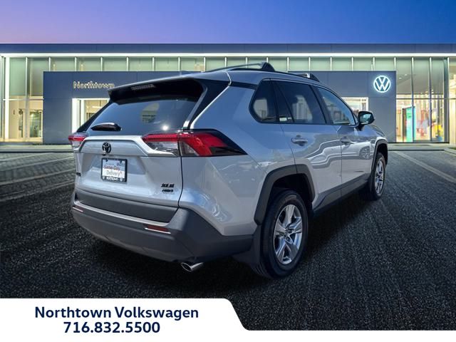 2025 Toyota RAV4 XLE photo 3
