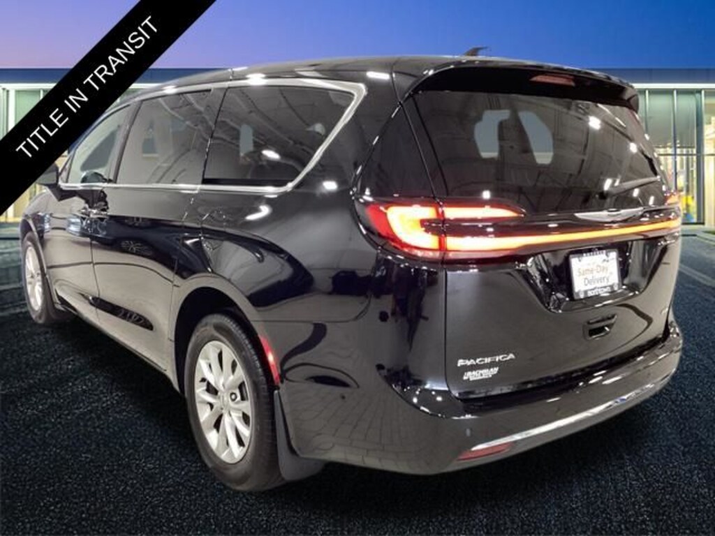 Used 2025 Chrysler Pacifica Select Van Passenger Van