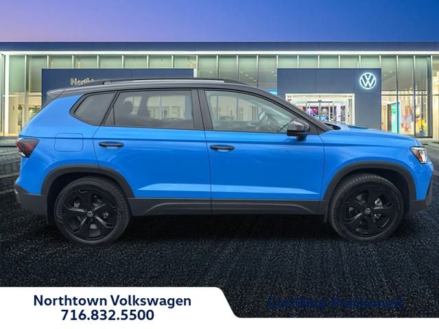 2025 Volkswagen Taos SE photo 2