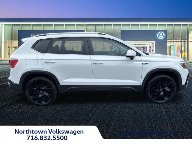 2024 Volkswagen Taos SE photo 2