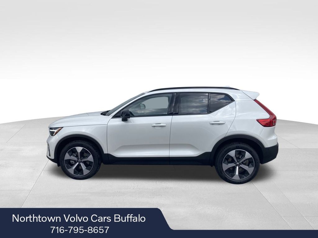 2026 Volvo XC40 Plus photo 2