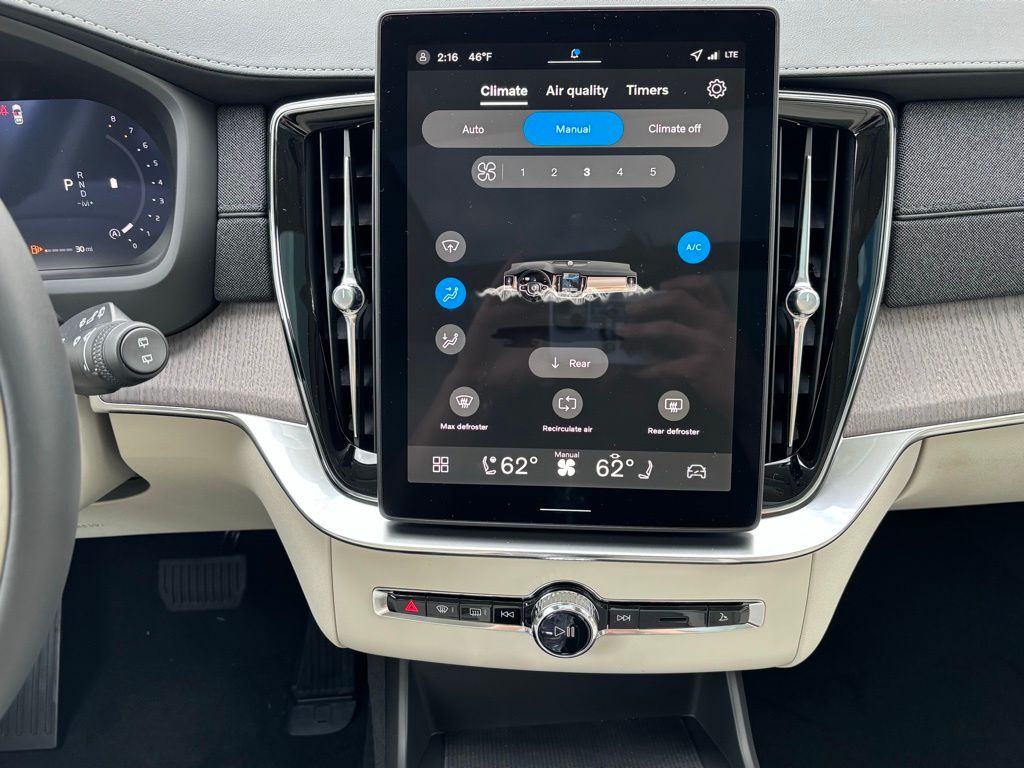 2026 Volvo XC90 Ultra - Photo 14