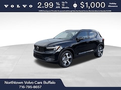 2026 Volvo XC40 B5 Core SUV