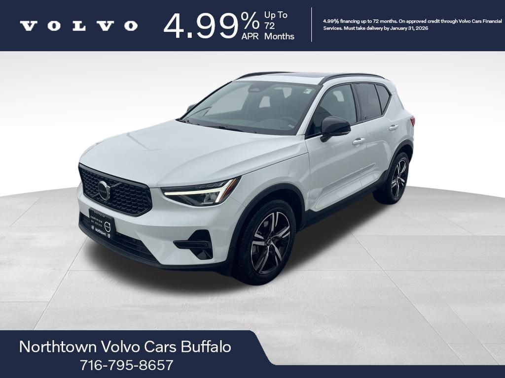 2024 Volvo XC40 Core's photo