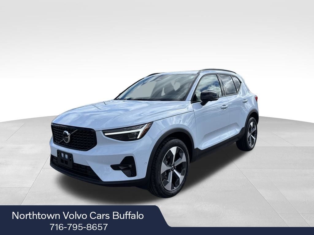 2026 Volvo XC40 B5 Plus Dark AWD's photo