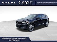 2026 Volvo XC40 B5 Core SUV